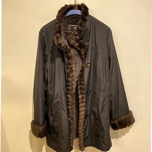 Reversible Portrait faux fur coat with nylon.